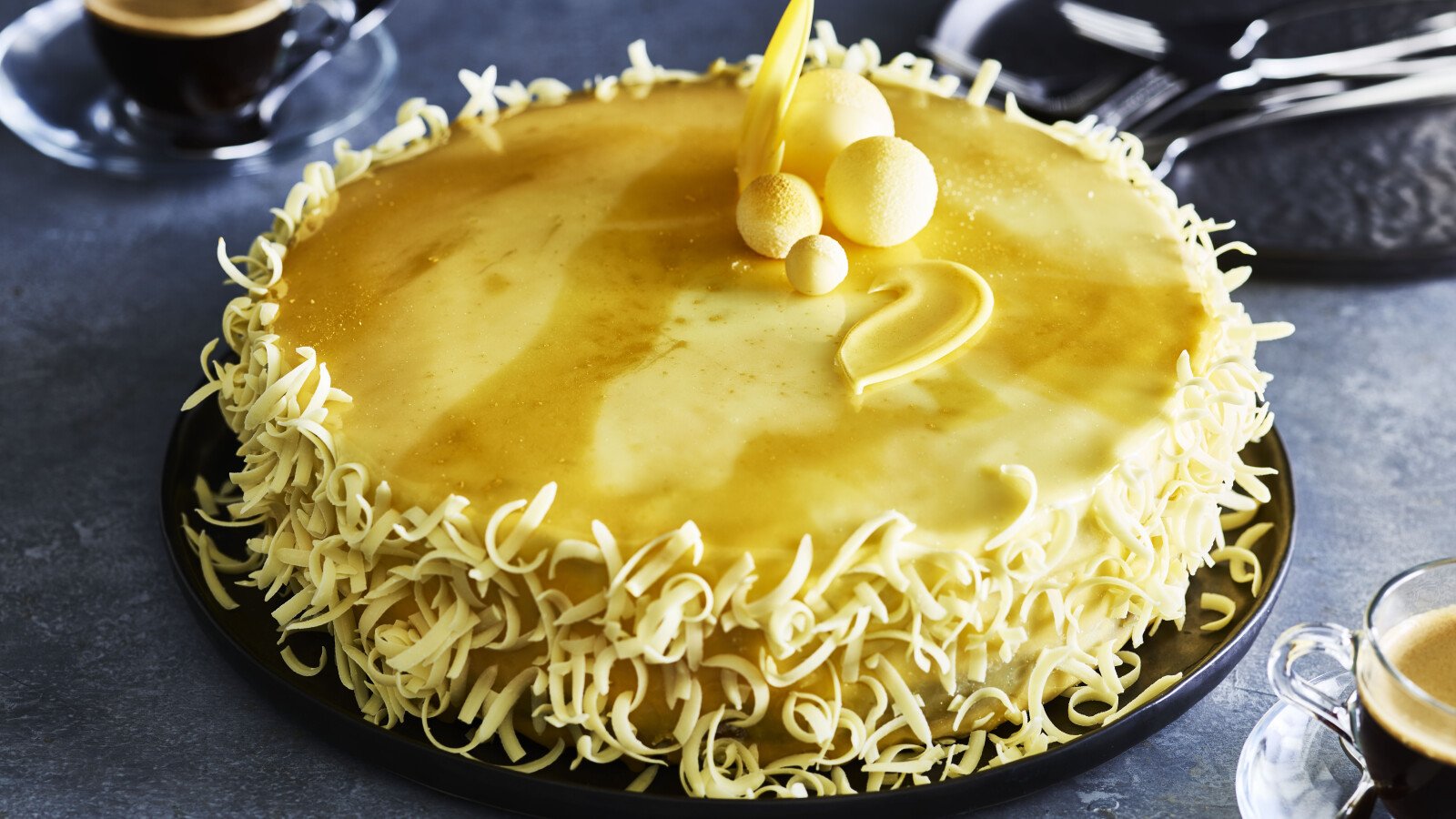 Witte chocolade taart met ananas en kokos