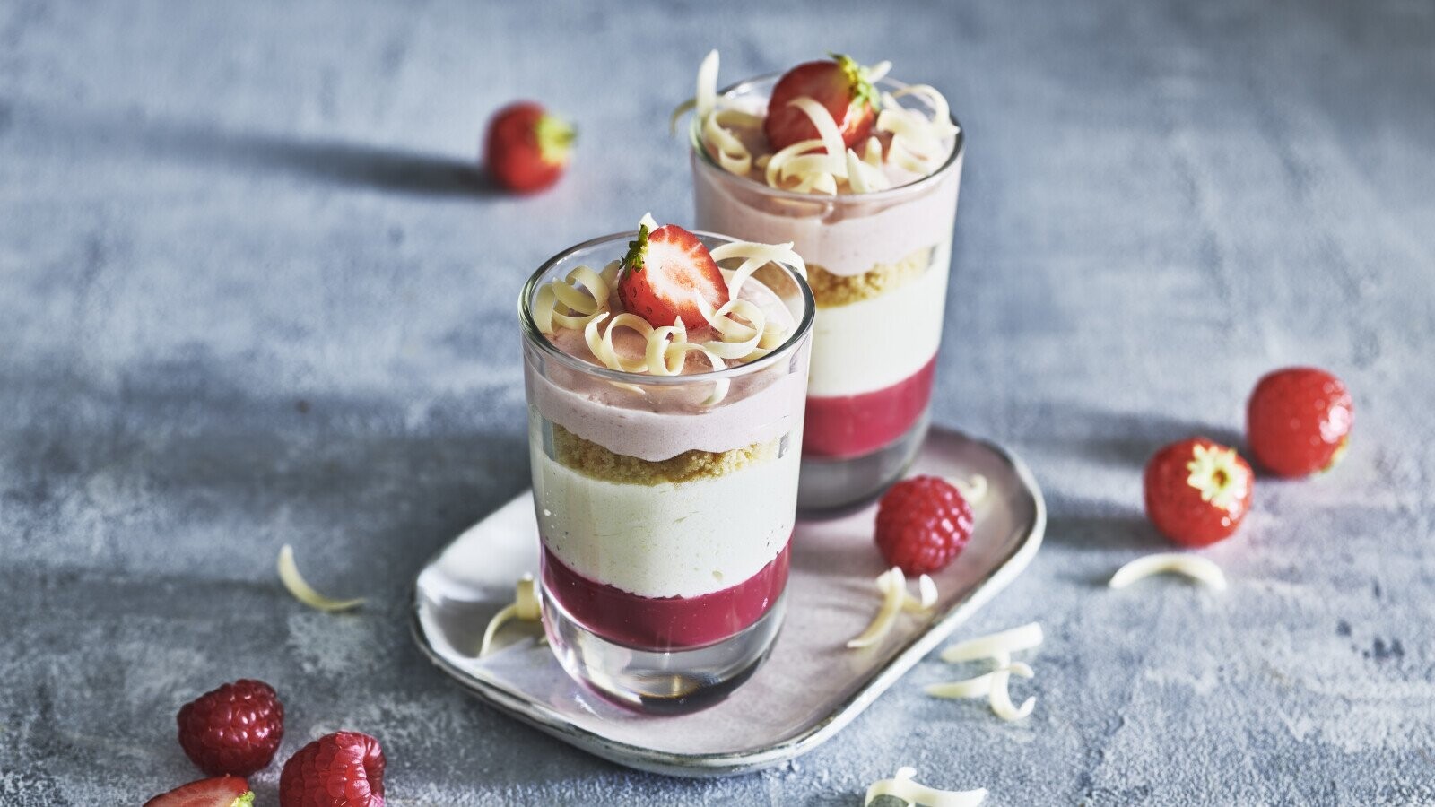 Frambozen Witte chocolade- en Aardbeienmousse